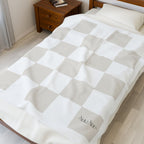 Cozy Velveteen Plush Blanket - Soft Checkered Design for Comfort & Style